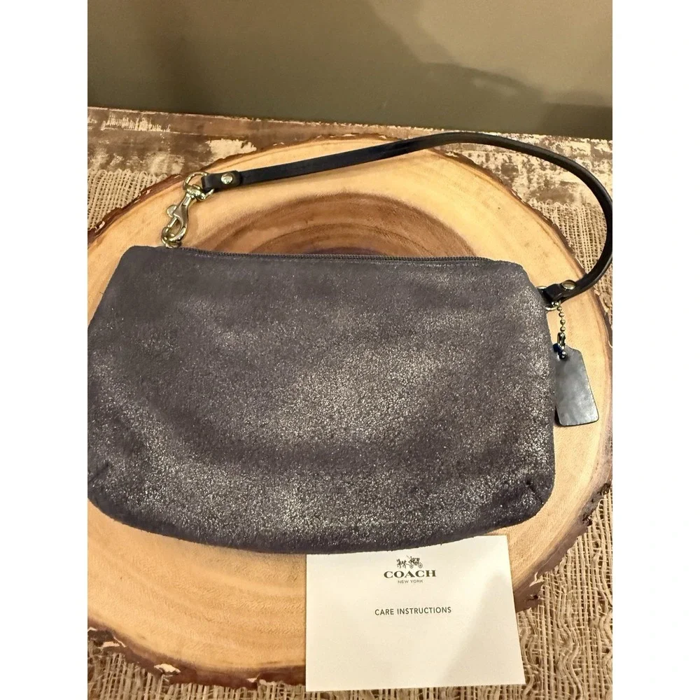 New COACH PARK Suede Leather Turn Lock Wristlet Gunmetal Metallic Gray Very Rare